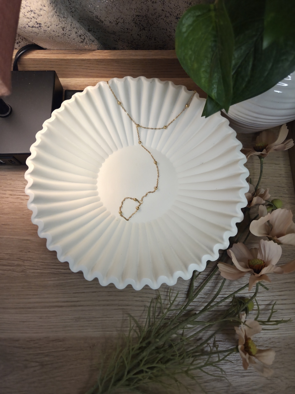 Gold Heart Lariat Necklace - Women's Accessories